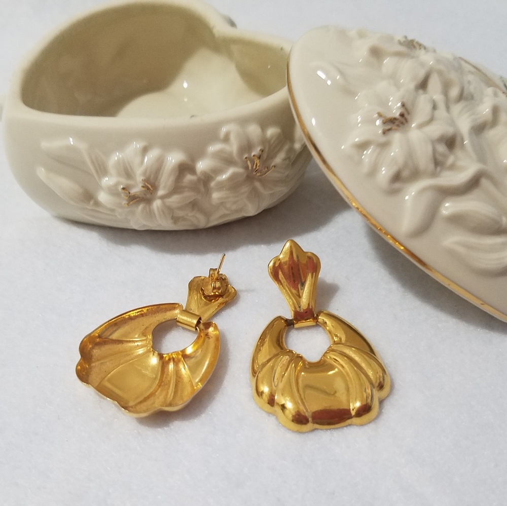 Simply Whispers earrings